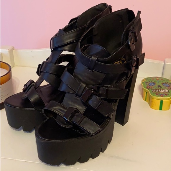 Shoes - Black sandals